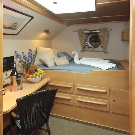 船屋 Sanssouci Star *