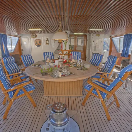 Sanssouci Star Botel *